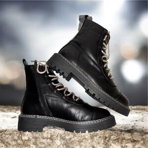 Size: 7 1/2 Black Combat Boots with Silver Laces & Black Laces with Zipper